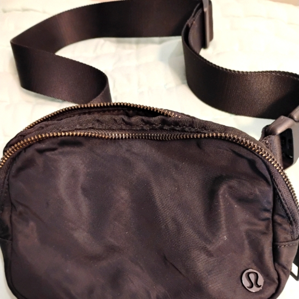 Lululemon athletica black everywhere belt bag